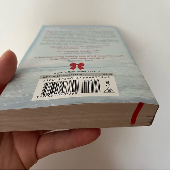 📚 4/25$ 📚 Comfort & Joy by Kristin Hannah Book - Picture 4 of 5